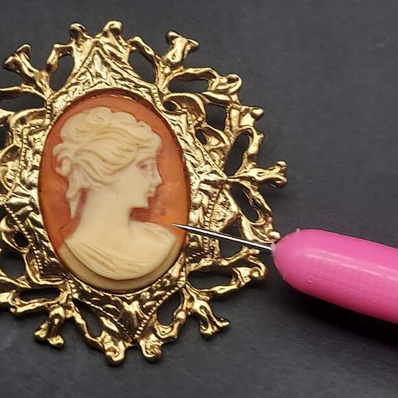 Vintage Cameo Brooch Orange Cream Gold Tone Lady HEad Portrait - Picture 6 of 8